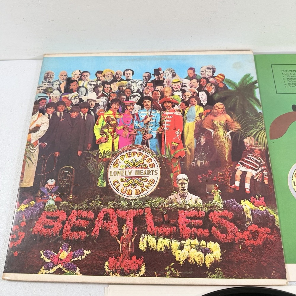 The Beatles Sgt. Pepper's Vinyl Record LP VG+ 1967 Stereo Capitol SMAS-2653 - Picture 2 of 8
